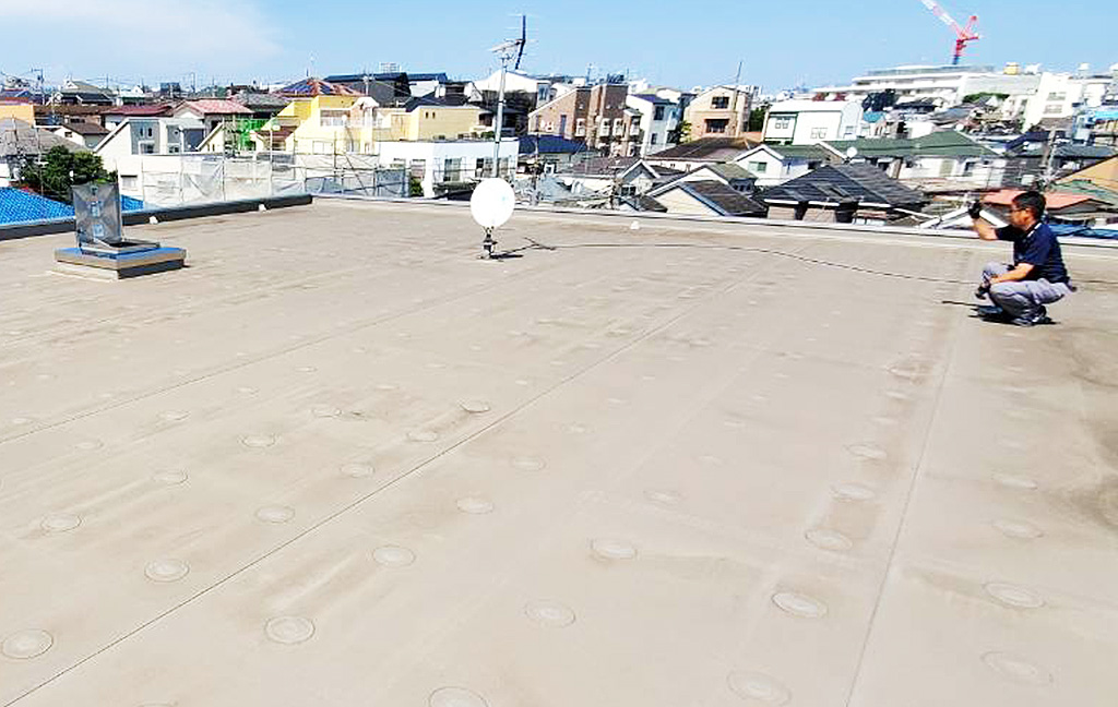 アーク大岡山｜屋上の点検作業